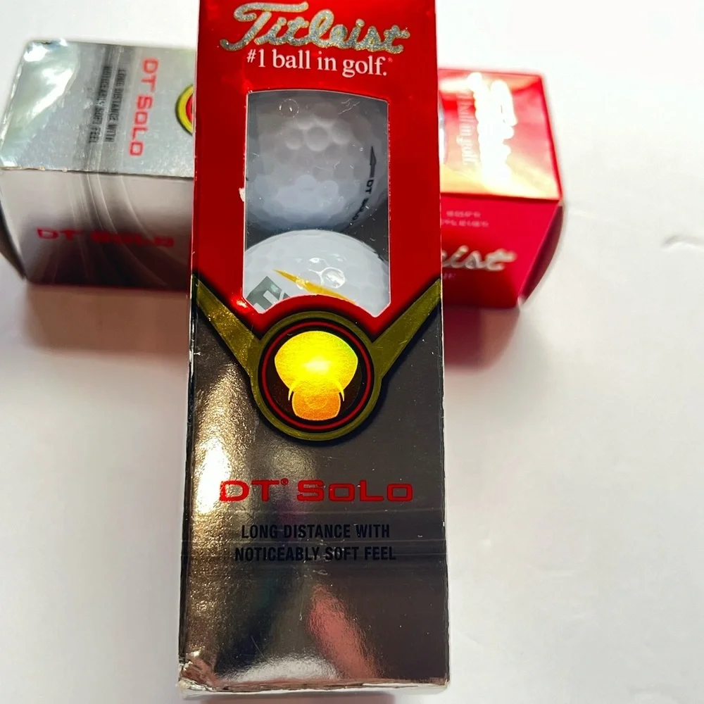 Titleist DT Solo Golf Balls - Red and Black Packaging - Picture 2 of 4